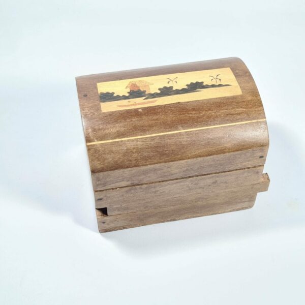 Boîte secrete avec marqueterie en bois